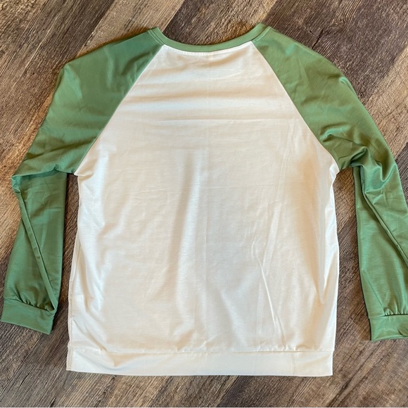 Festive Graphic Long-sleeve Shirts - Green and Red - Picture 3 of 9